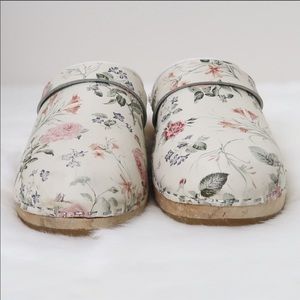 Moheda Swedish Toffeln Wood Floral Clogs 41 NWOT
